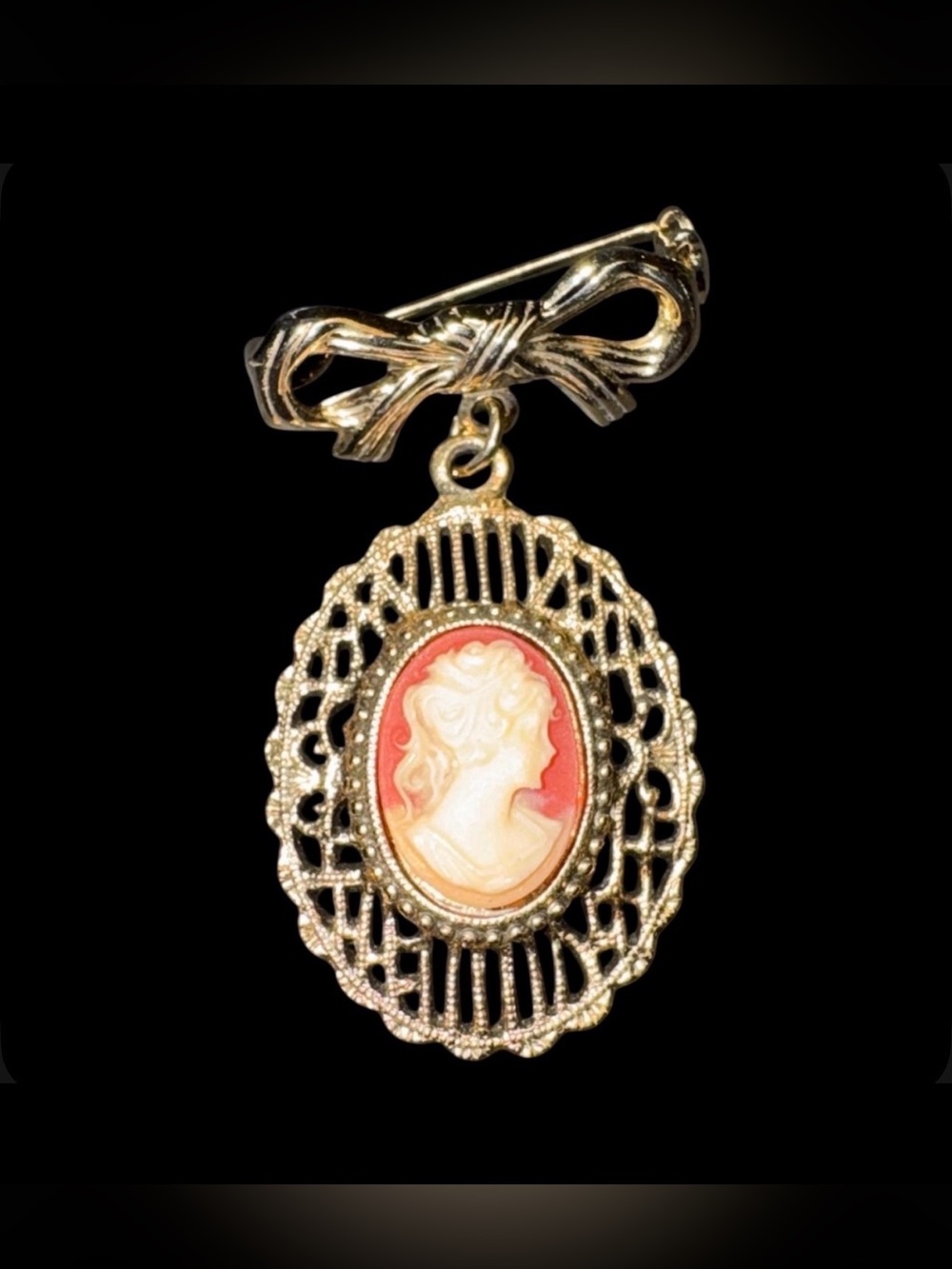 1.5” Vintage Victorian Lady Brooch Pin Adorned In Faux Pearls Gold Tone